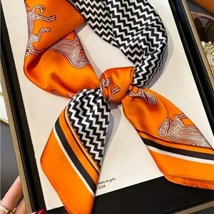 NWT EQUESTRIAN AND HOUNDSTOOTH PRINT SCARF